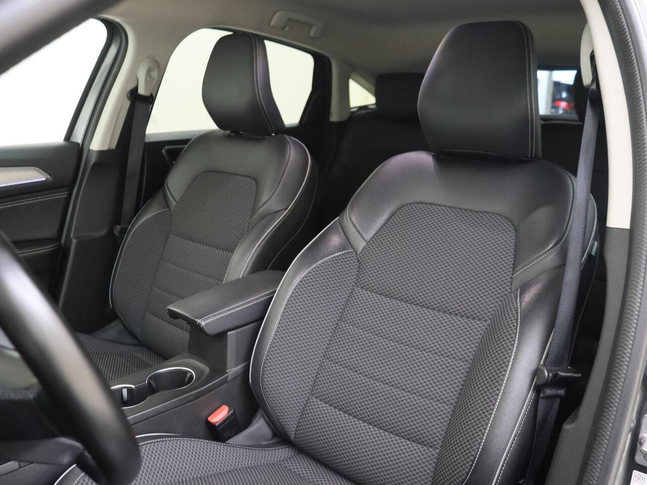 Renault Arkana 1.6 E-Tech Hybrid 145PK Intens | Navigatie | Achteruitrijcamera | Climate Control | LED Koplampen | Lichtmetalen velgen 18"