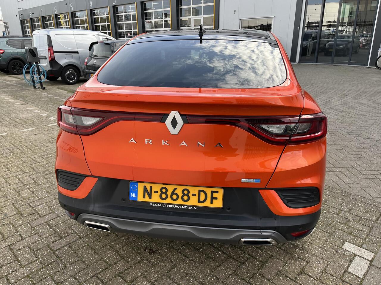 Renault Arkana 1.6 E-Tech Hybrid 145 R.S. Line / CAMERA / LEDEREN BEKLEDING / GROOT SCHERM NAVIGATIE / PARKEERSENSOREN / BLINDSPOT / APPLE CARPLAY / ANDROID AUTO