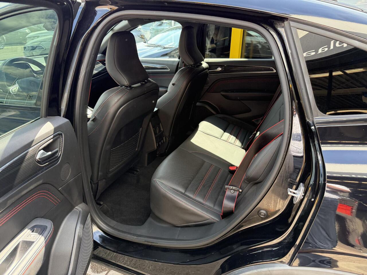 Renault Arkana 1.6 E-Tech Hybrid 145 R.S. Line | Navigatie | 360° graden camera | Climate Control | Leder | Cruise Control adaptief | Parkeersensoren | Stoel & stuur verwarming |