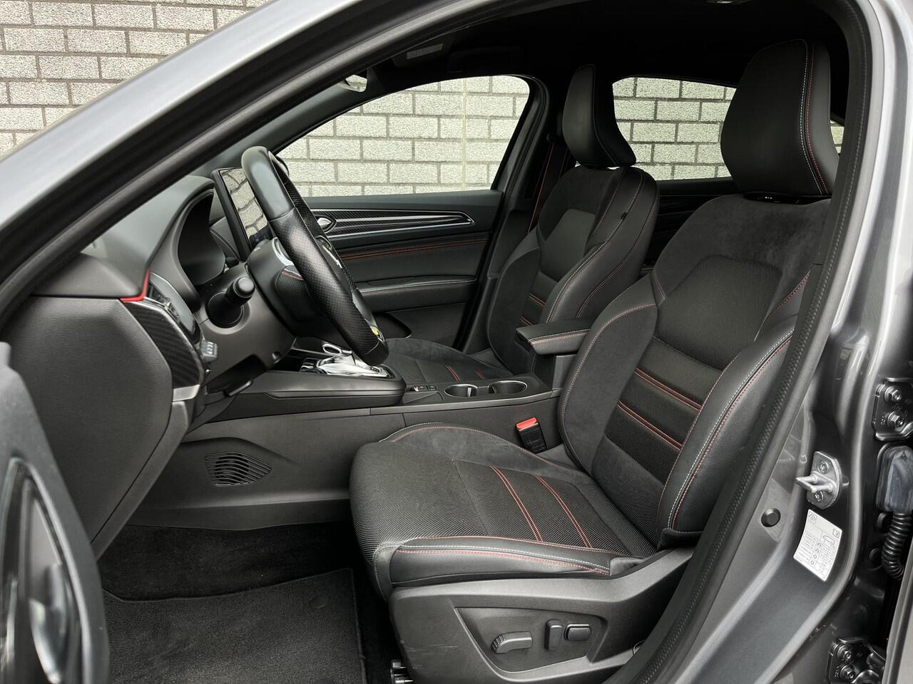 Renault Arkana 1.6 E-Tech Hybrid 145 R.S. Line | Afneembare Trekhaak | All-Season banden | Stoelverwarming | Achteruitrijcamera