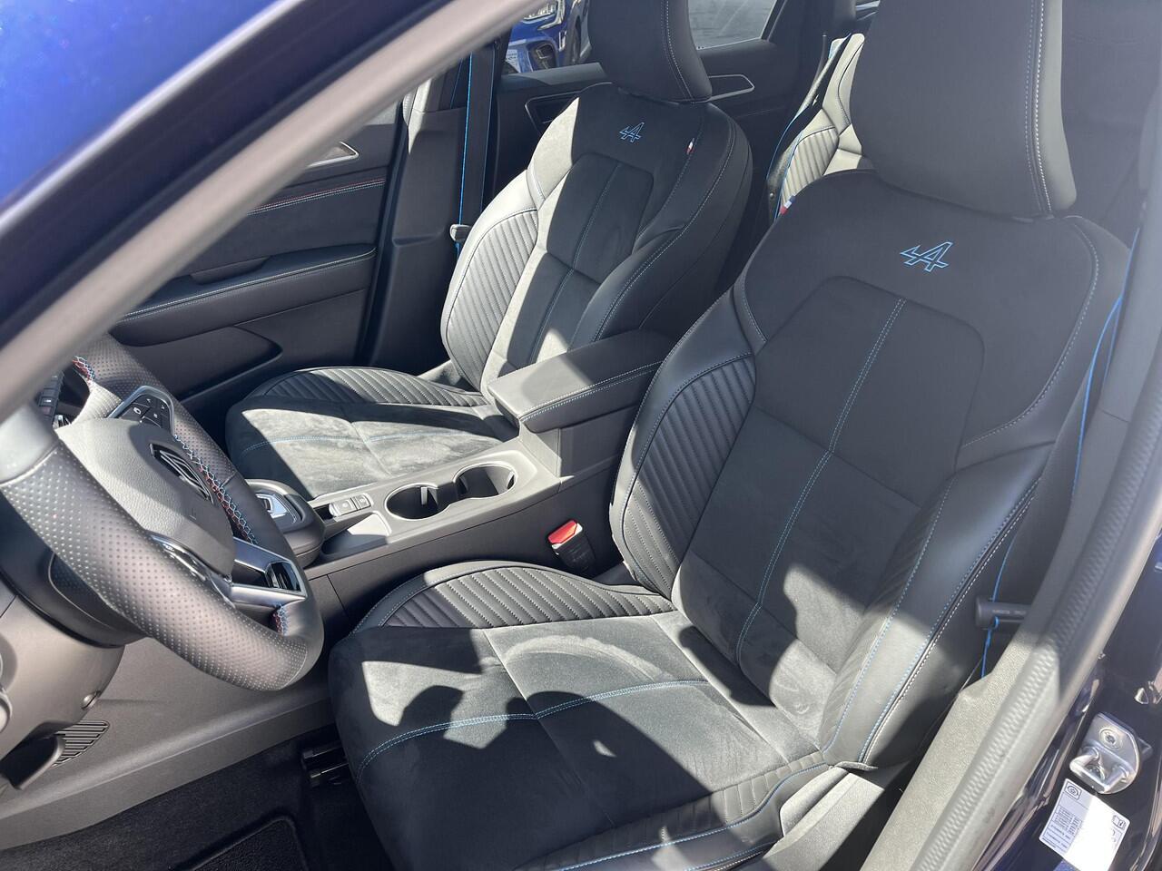 Renault Arkana 1.6 E-Tech full hybrid 145 esprit Alpine / NAVIGATIE GROOT SCHERM / CAMERA / PARKEERSENSOREN / ALL SEASON BANDEN / BLIND SPOT WARNING