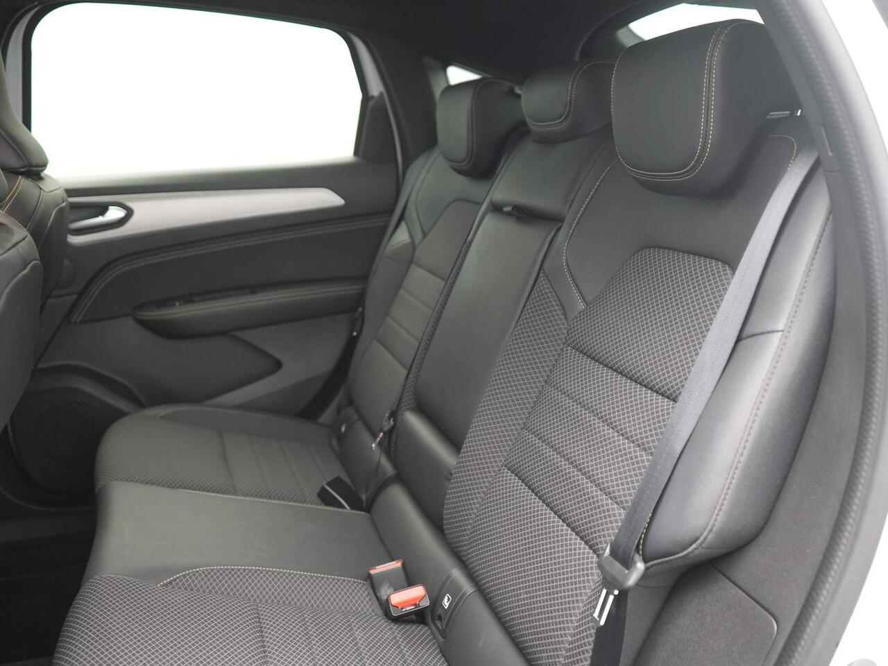 Renault Arkana 1.6 E-Tech Hybrid 145 Techno - DEMO - Elektrische stoelen - Stoel- en stuurverwarming - 360 graden camera