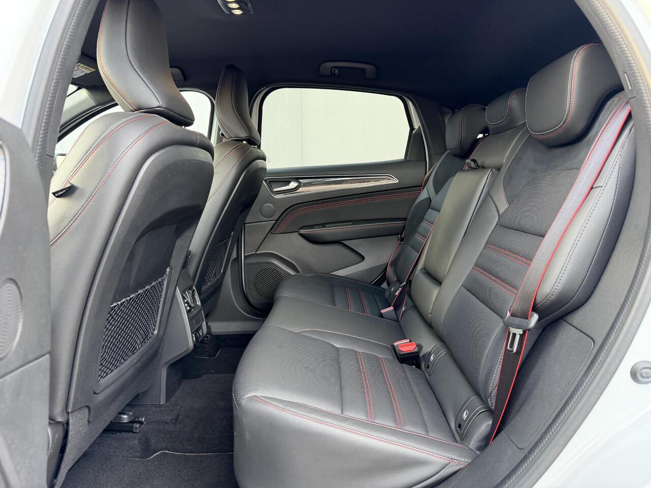 Renault Arkana 1.6 E-Tech Hybrid 145 R.S. Line / Trekhaak (760KG) / Dealer Onderhouden / Adaptive Cruise Control / Camera / Lederen Bekleding / Stoel-/Stuurwiel Verwarming / Spoiler / Zwart Dak / DAB /