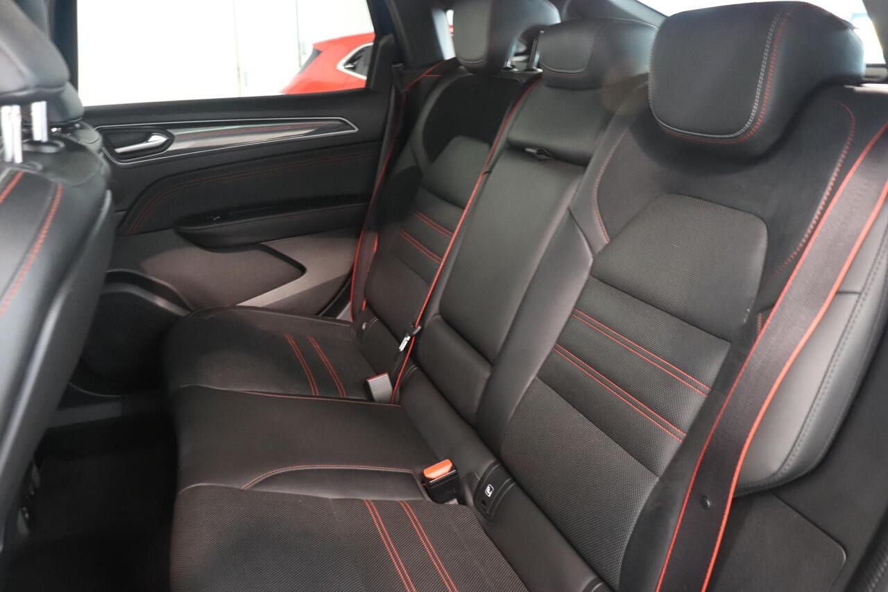 Renault Arkana 1.6 E-Tech Hybrid 145 R.S. Line | Sportstoelen | Camera | Adaptieve cruisecontrol | Stuur en stoel verwarming | LED koplampen | AppleCarplay AndroidAuto |