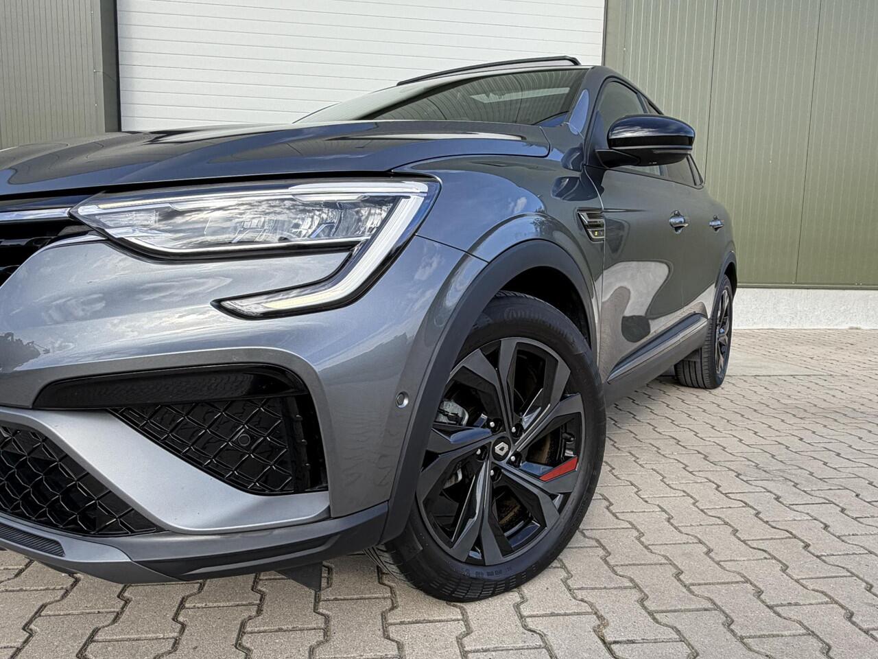 Renault Arkana 1.6 E-Tech Hybrid 145 R.S. Line / Pano / Clima / 360 Camera / Parkeer Assistent / stuur en stoel verwarming / Adaptive Cruise / Navi