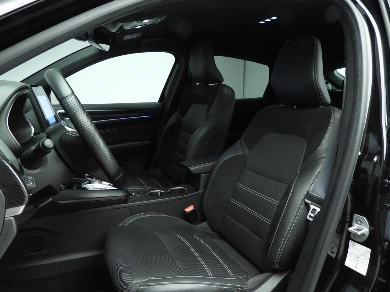 Renault Arkana 1.6 E-Tech hybrid 145 E-Tech engineered | Leder | Sportstoelen | Carbon interieurlijst | Camera