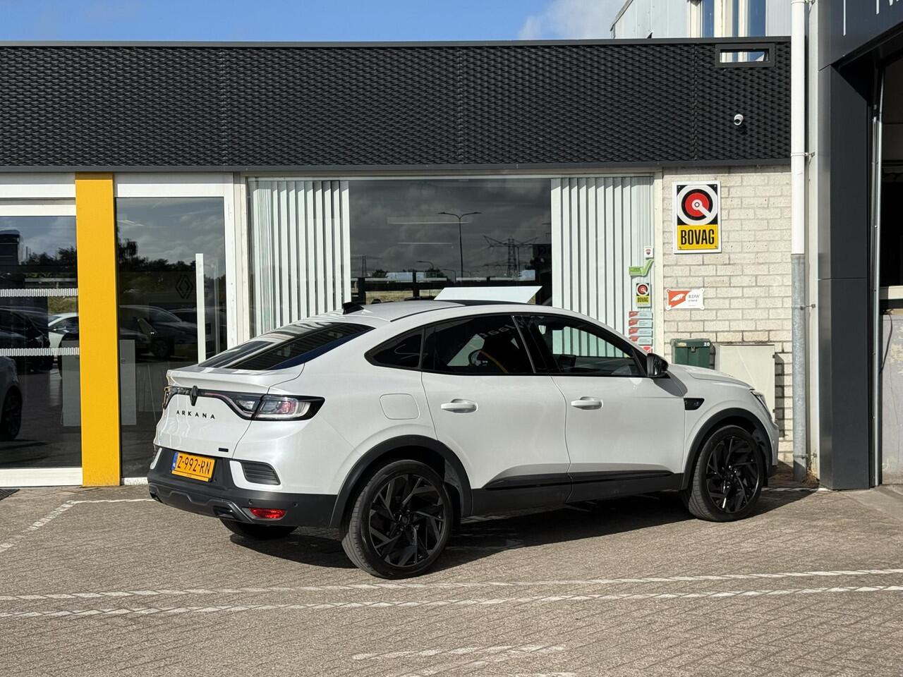 Renault Arkana 1.6 E-Tech full hybrid 145 esprit Alpine | NAP | Bose Audio | Panoramadak | Stoel & stuur verwarming | Elektrisch verstelbare voorstoelen | 360 graden camera |