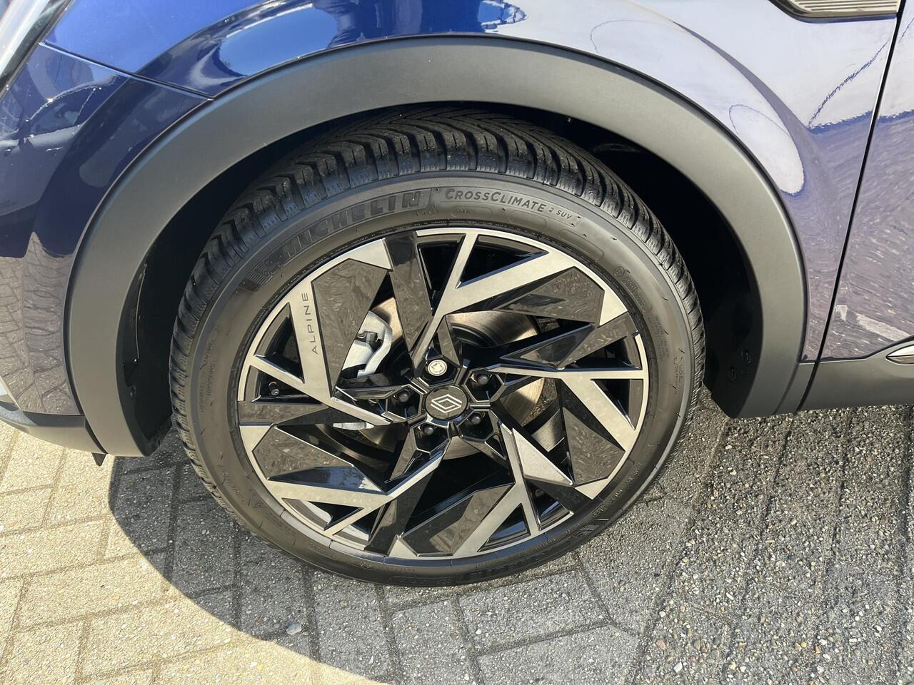 Renault Arkana 1.6 E-Tech full hybrid 145 esprit Alpine / NAVIGATIE GROOT SCHERM / CAMERA / PARKEERSENSOREN / ALL SEASON BANDEN / BLIND SPOT WARNING