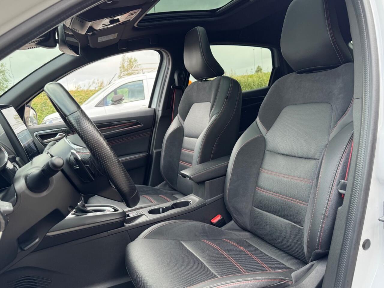 Renault Arkana 1.3 TCE AUT. MHEV 158PK RS-LINE PANO-DAK NAVI TREKHAAK CAMERA CARPLAY