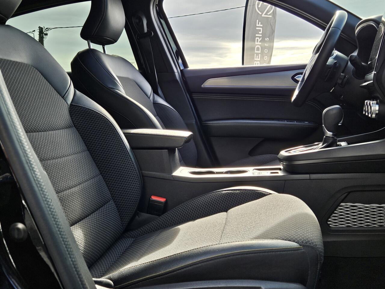 Renault Arkana 1.3 TCe 140 BLACK&BLACK VOL *Panoramadak*Led