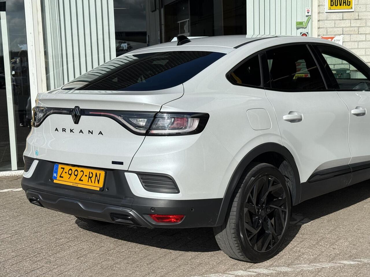 Renault Arkana 1.6 E-Tech full hybrid 145 esprit Alpine | NAP | Bose Audio | Panoramadak | Stoel & stuur verwarming | Elektrisch verstelbare voorstoelen | 360 graden camera |