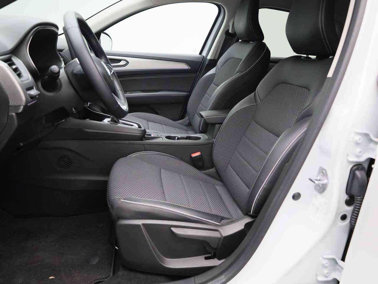 Renault Arkana 1.6 E-Tech hybrid 145 techno | Adaptieve Cruise Control incl. Stuurhulp | Blind Spot Warning | Camera | PDC Rondom | 9,3" Full-Map Navigatie | Keyless | LED-Verlichting | Draadloze Smartphonelader | Apple Carplay & Android Auto