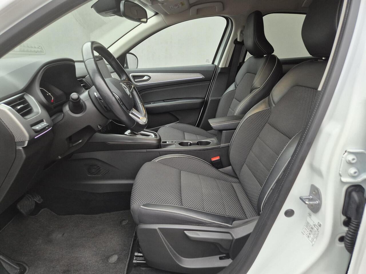 Renault Arkana 1.3 TCe 140 Intens Automaat / Trekhaak / Dealer onderhouden / Adaptief CC / Stuur-en Stoelverwarming / Keyless Entry/Start / Achteruitrijcamera / Climate control / Apple CArplay Android Auto /