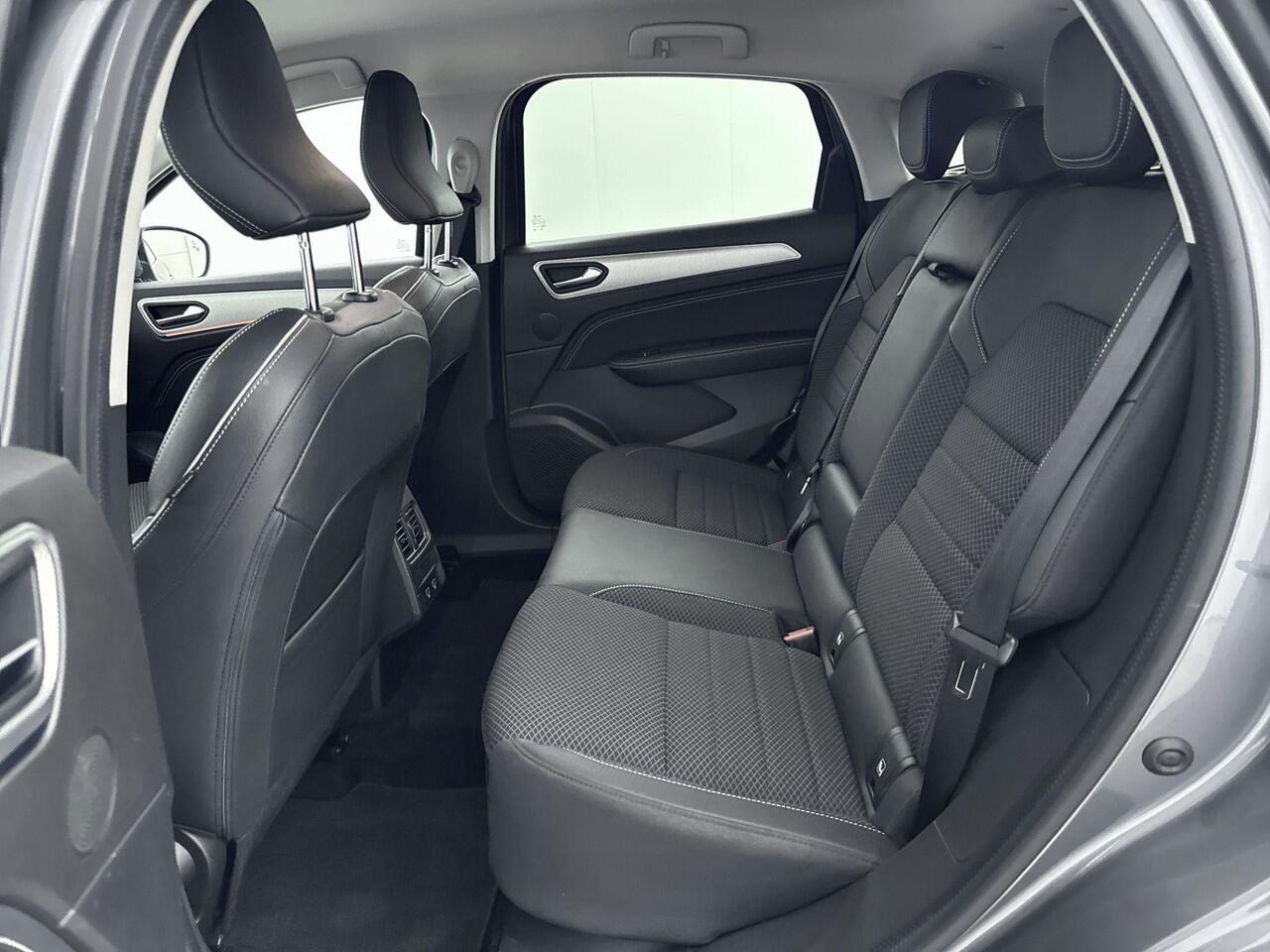 Renault Arkana 1.6 E-Tech Hybrid 145Pk Intens | Navigatie | Apple & Android Carplay | Parkeersensoren Voor & Achter | Achteruitrijcamera | Climate Control | Privacy Glass | Adaptieve Cruise Control & Snelheidsbegrenzer | Trekhaak |