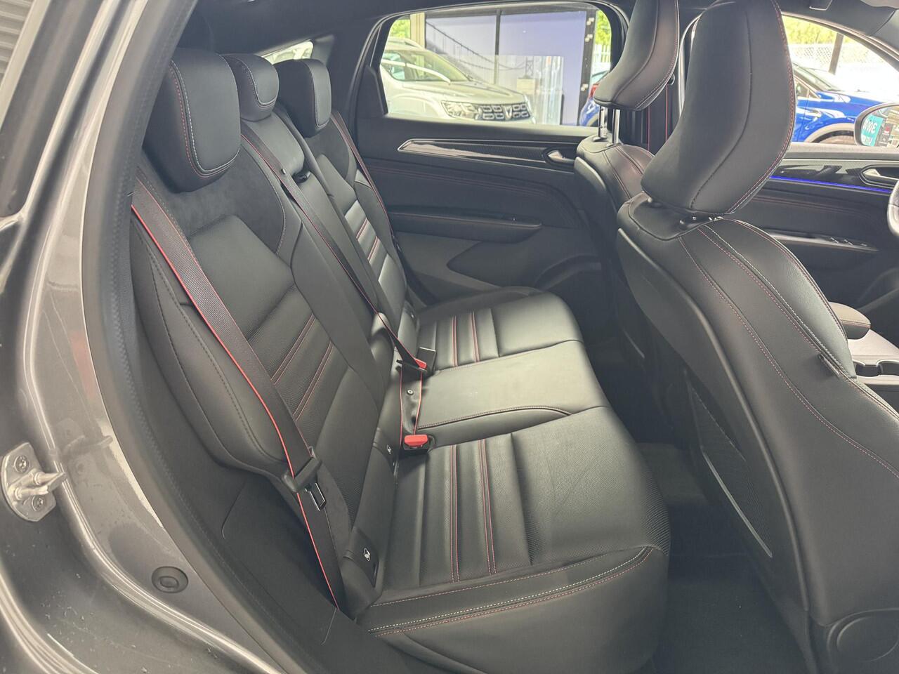 Renault Arkana 1.6 E-Tech Hybrid 145 R.S. Line | Navigatie | Cruise control adaptief | Bose | Trekhaak |