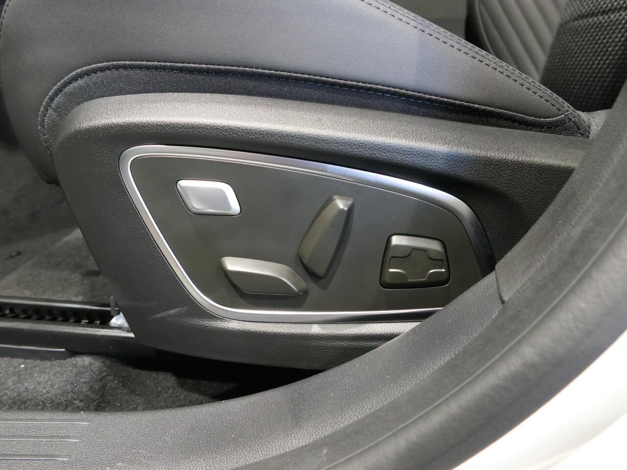 Renault Austral 1.2 E-Tech full hybrid 200 iconic esprit Alpine Mat Wit, HarmanKardon, Pano, 360 Camera