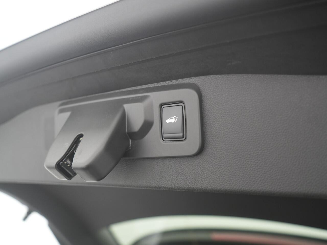 Renault Austral E-Tech Full Hybrid 200 Iconic - RIJKLAARPRIJS - All Seasonbanden - Adaptive Cruise Control - 360 Graden Camera - Panoramadak