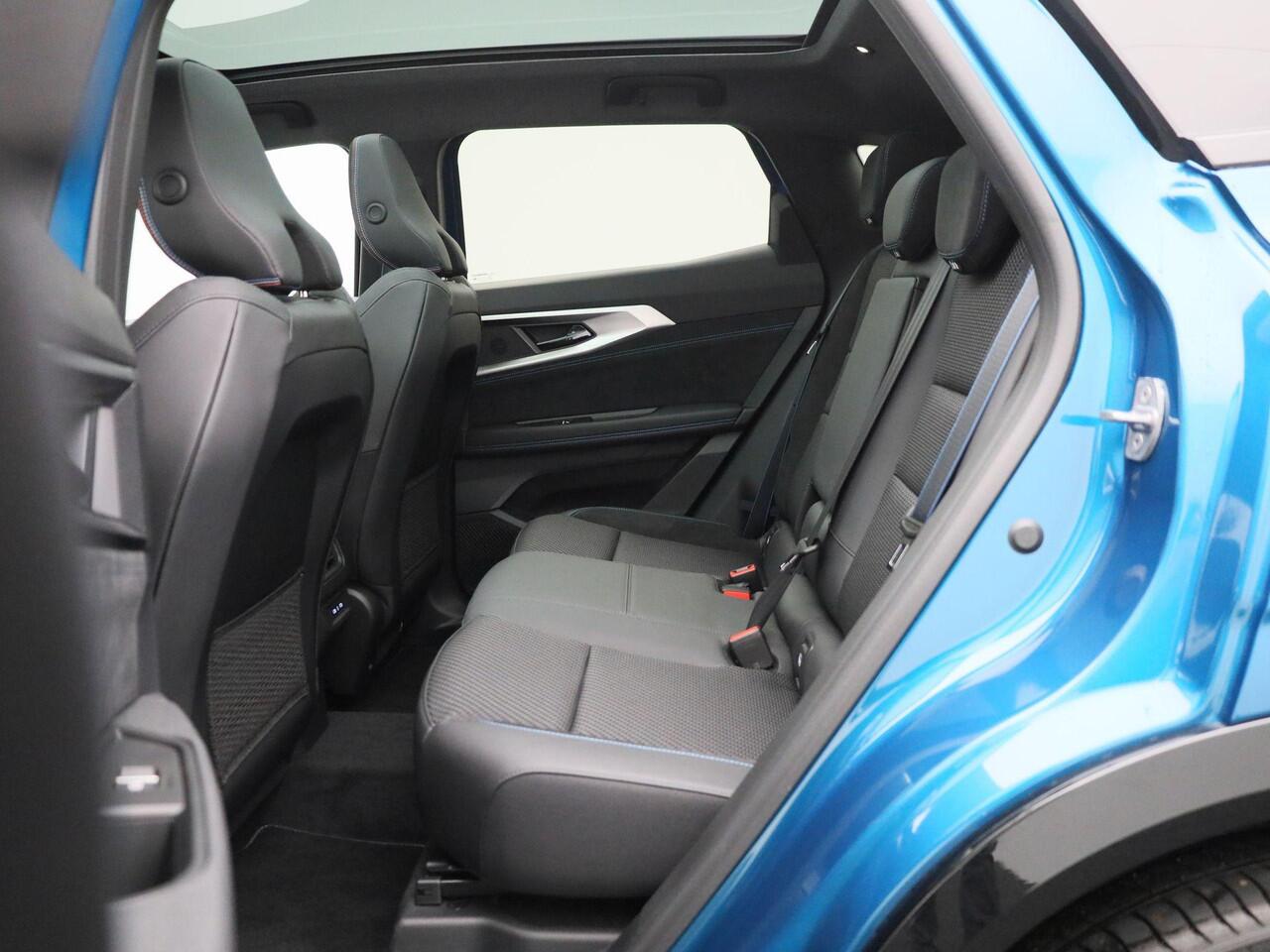 Renault Austral 1.2 E-Tech full hybrid 200 iconic esprit Alpine | 4Control | Panoramadak | Harman Kardon Audio | Matrix LED | Head-up Display | Elektr. Stoelen incl. Geheugen | 360 graden camera | Elektr. Achterklep | Active Driver Assist | Blind Spot Warning | Stoel- & 