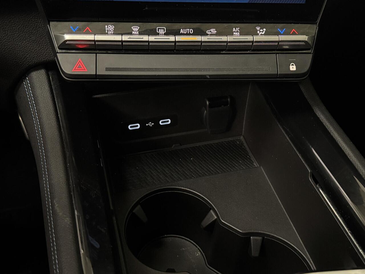 Renault Austral 1.2 E-Tech full hybrid 200 techno esprit Alpine | Navigatie | Cruise control adaptief | Camera | Elektrische stoelen |