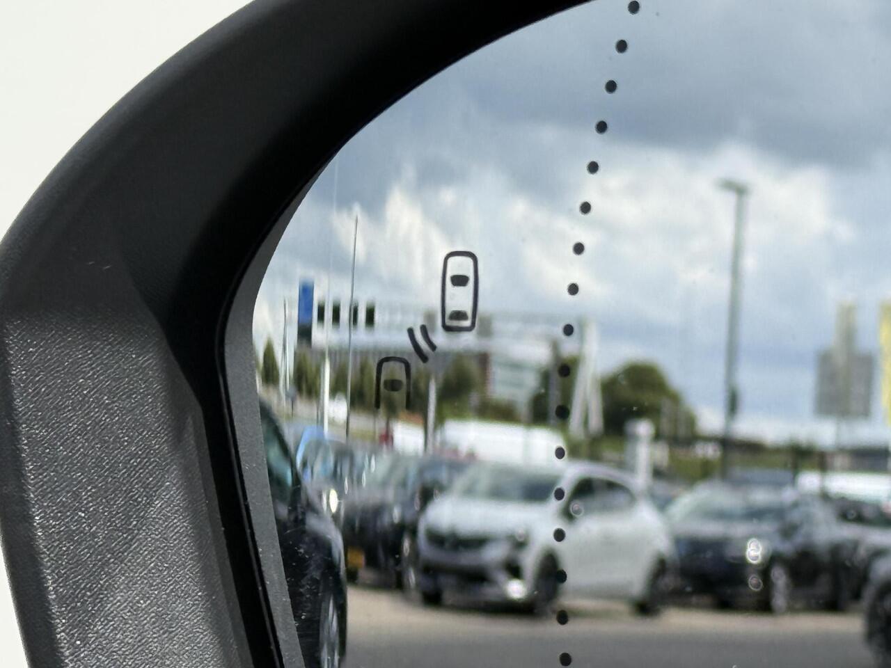 Renault Austral 1.2 E-Tech full hybrid 200 iconic (Hoge Instap) Navigatie | Camera | Winterpack | Harman & Kardon