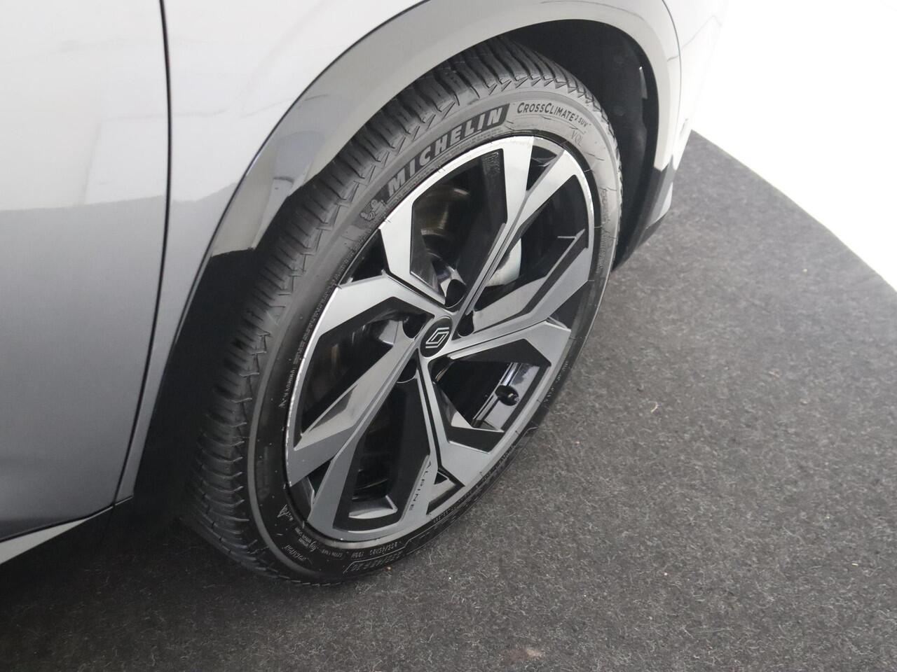 Renault Austral 1.2 E-Tech full hybrid 200 iconic esprit Alpine | Google Navigatie | Apple & Android Carplay | Parkeersensoren Voor & Achter | 360 Camera | Stoel & Stuurverwarming | Panoramisch Vast Glazen Dak | 4 Control | Matrix LED Koplampen |