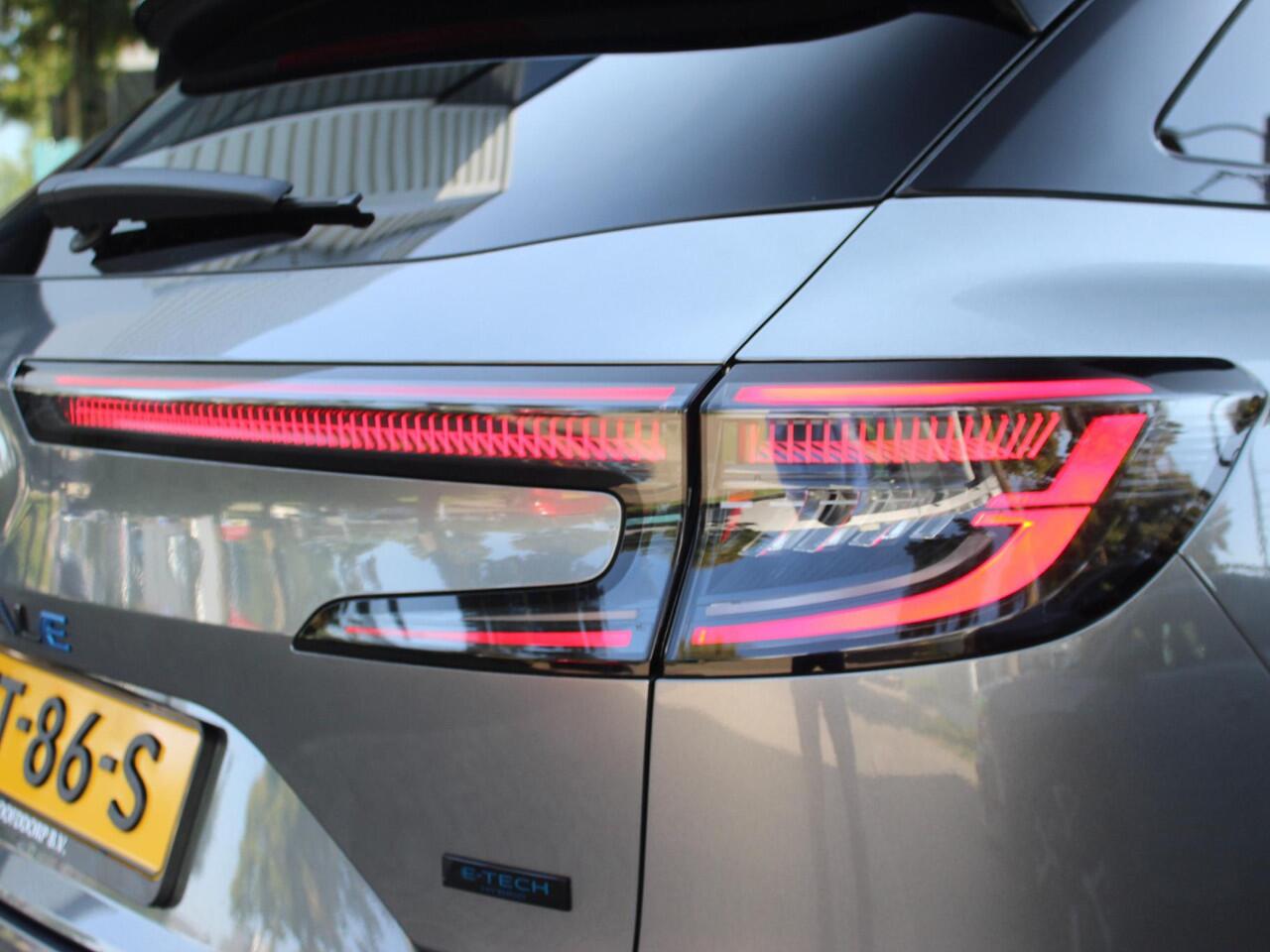 Renault Austral 1.2 E-Tech Full Hybrid 200 techno esprit Alpine / 20.000KM / PACK LOUNGE / PACK SAFETY / NAVI / CAMERA / PACK SOLID / STOELV. / STUURV. / VOORRUITV. / 20'' LMV