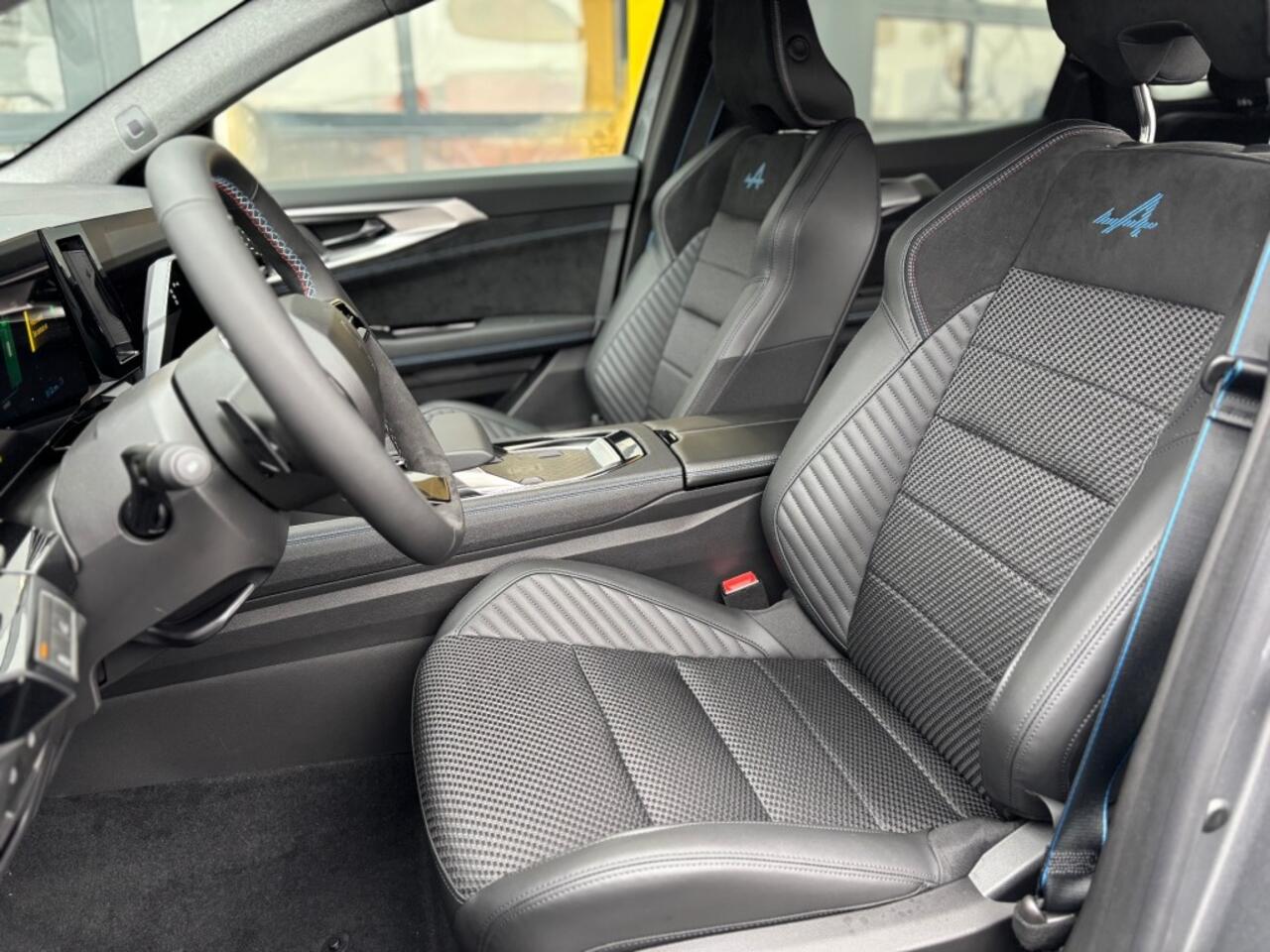 Renault Austral Esprit Alpine full hybrid E-Tech 200 Pack light en sound Pack around view camera