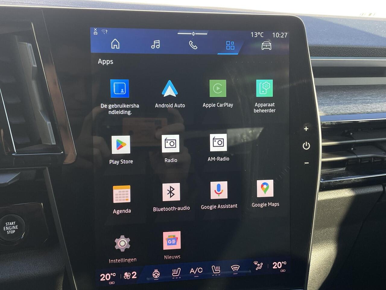 Renault Austral 1.3 mild hybrid 160 X-Tronic techno / Trekgewicht 1800 KG / Stoelverwarming / elektrisch verstelbare stoel / verwarmbaar stuur / verwarmbare voorruit / elektrische achterklep / keyless entry / adaptieve cruise control / LED koplampen / draadloze oplader /