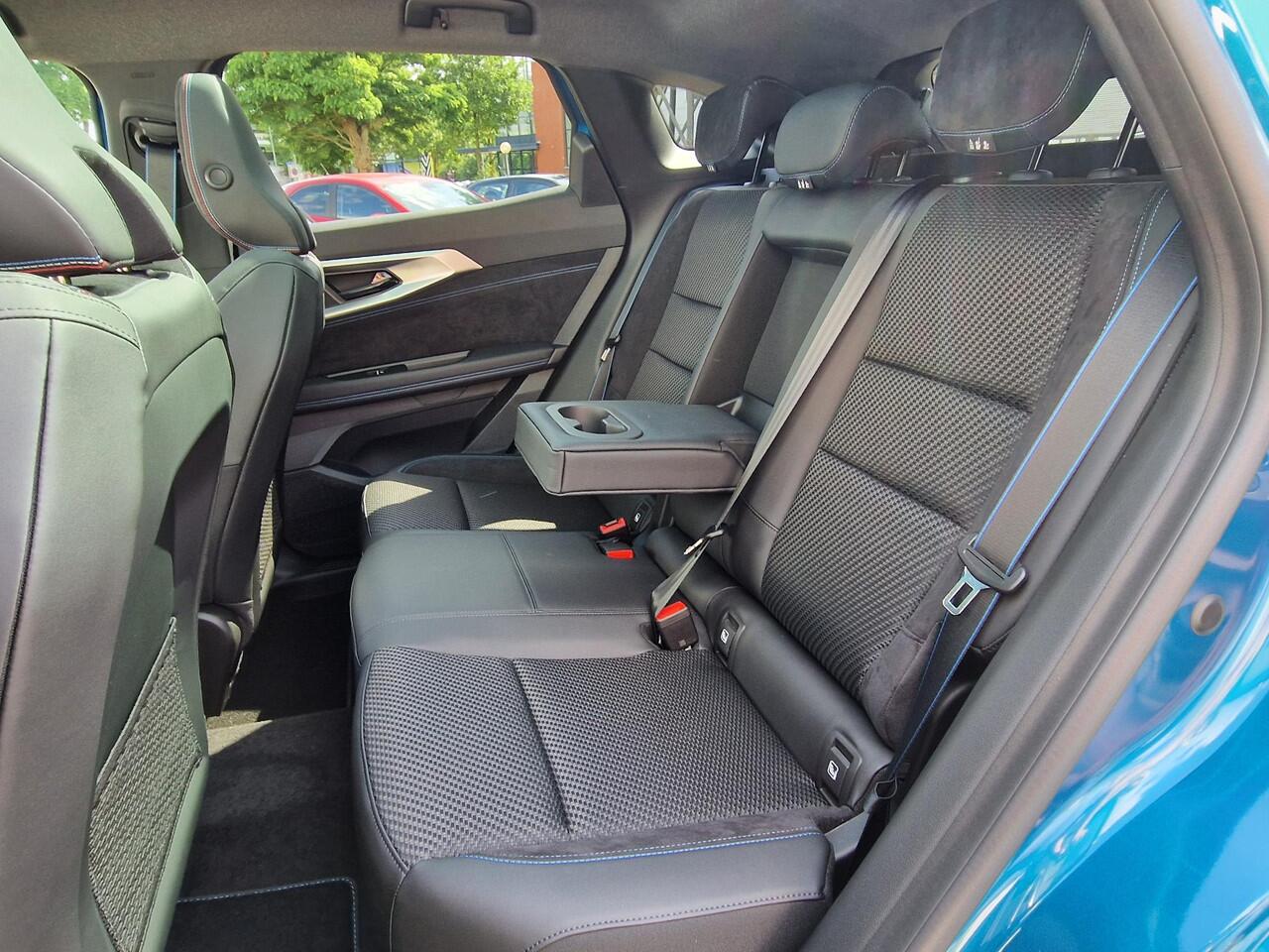 Renault Austral E-Tech full hybrid 200 iconic esprit Alpine / Harman Kardon Audio / Elektrische Stoelen met Geheugen / Panoramdak / Head-up Display / Elektrische Achterklep / Stoel & Stuurverwarming / Voorruitverwarming / 360 Graden Camera / Google Navigatie /