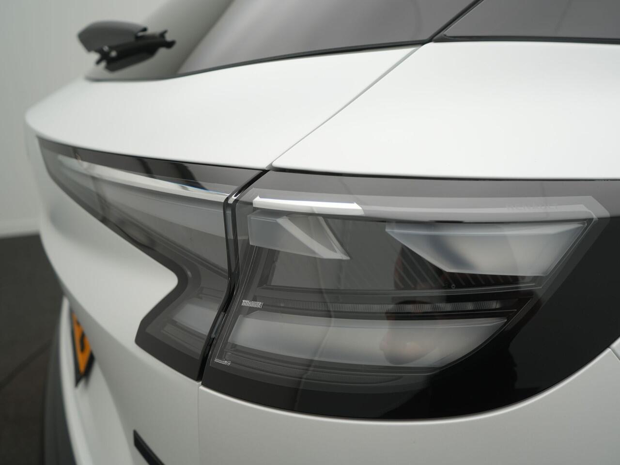 Renault Austral E-Tech Full Hybrid 200 Iconic Esprit Alpine - RIJKLAARPRIJS - Matwit metallic - Adaptive Cruise Control - 360 Graden Camera - Harman Kardon Audio - Panoramadak