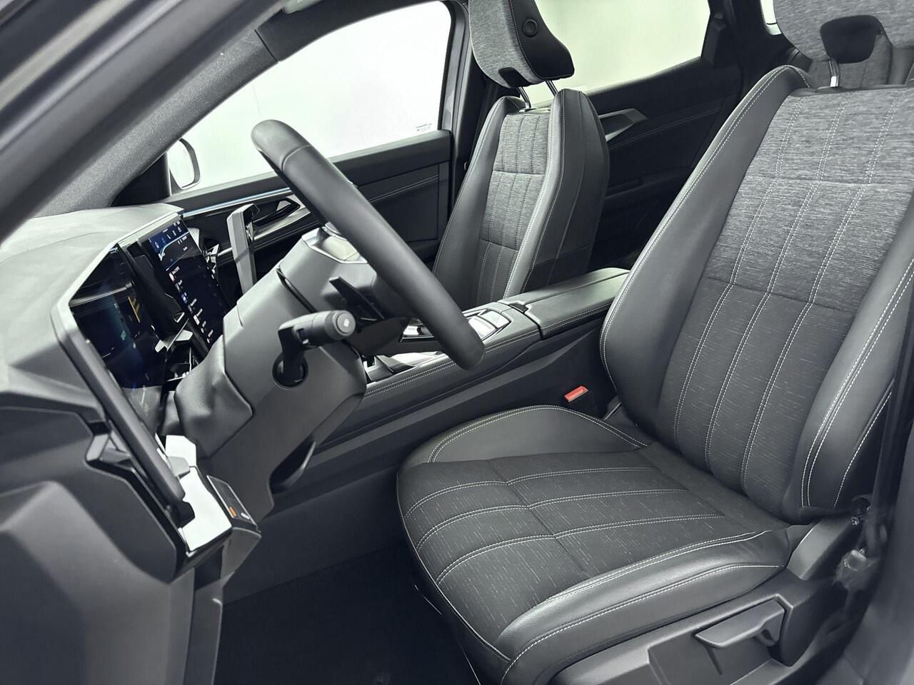 Renault Austral 1.2 E-Tech full hybrid 200 techno | Adaptieve Cruise Control | Google Built-In | Apple Carplay & Android Auto | Parkeersensoren Voor & Achter | Achteruitrijcamera | Climate Control | Privacy Glass | Keyless Entry |