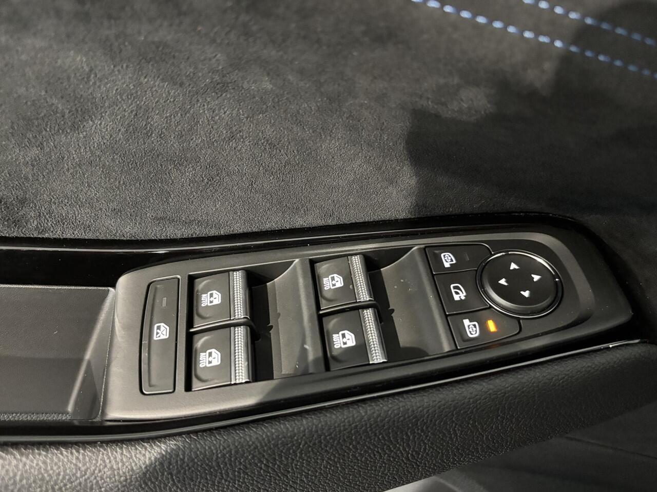 Renault Austral 1.2 E-Tech full hybrid 200 esprit Alpine / PACK AROUND VIEW CAMERA / PACK LIGHT & SOUND /