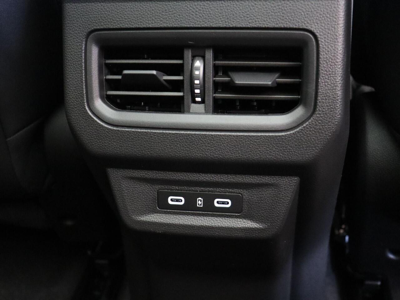 Renault Austral E-Tech full hybrid 200 iconic esprit Alpine | Trekhaak | Panoramisch dak | Harman kardon | 360 graden camera |