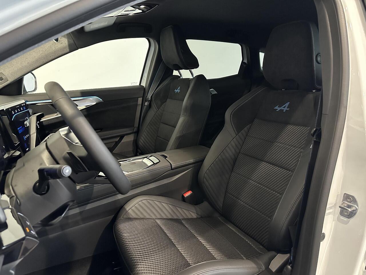 Renault Austral 1.2 E-Tech full hybrid 200 iconic esprit Alpine ADAPTIVE CRUISECONTROL | STOEL-/STUURVERWARMING | ACHTERUITRIJCAMERA | PARKEERSENSOREN VOOR-/ACHTER | ELEKTRISCHE ACHTERKLEP | nieuw model