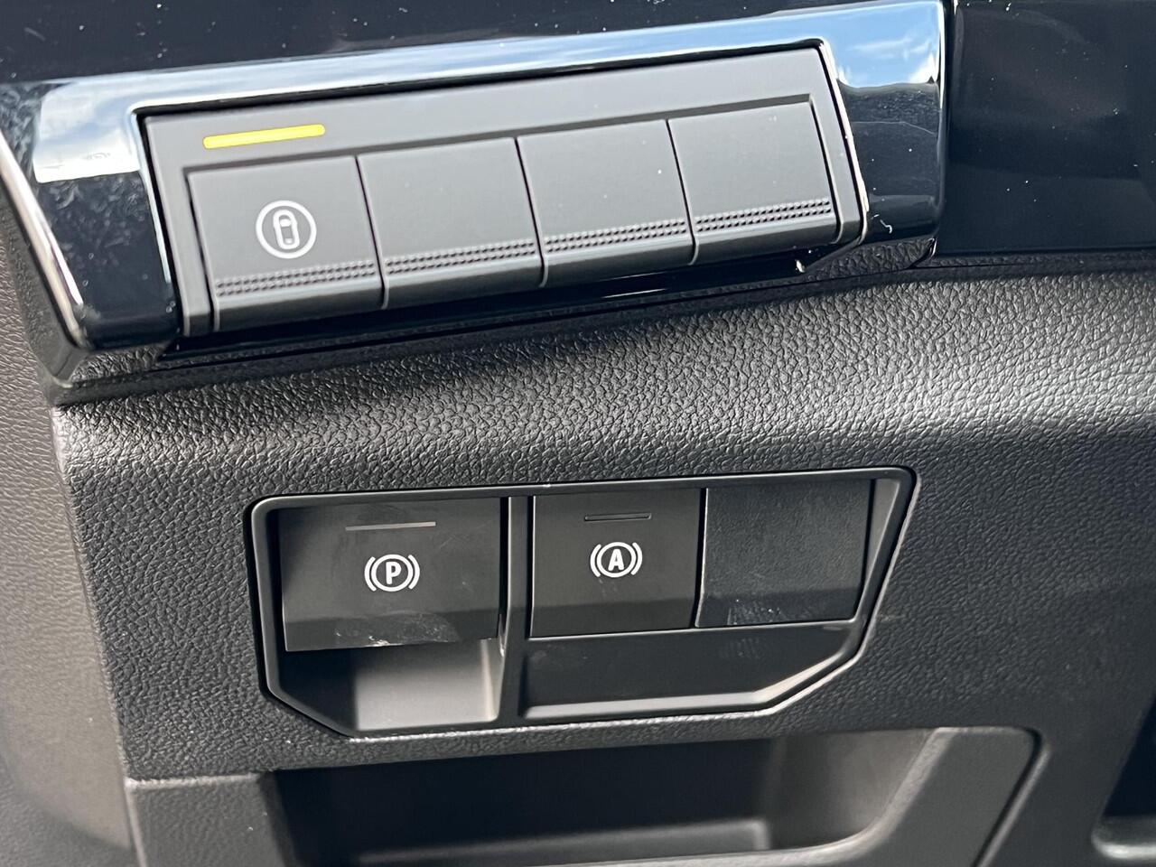 Renault Austral 1.3 mild hybrid 160 X-Tronic techno Automaat / Fabrieksgarantie tot 04-2027 / 1.800 kg trekgewicht / Stuur-, stoel- en voorruitverwarming / Navigatie / Apple Carplay Android / Adaptieve CC / 19" LM wielen /