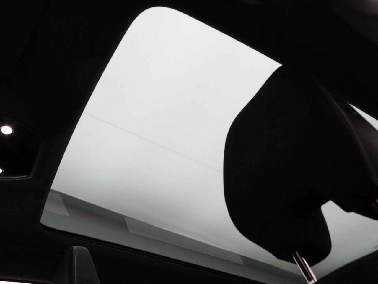 Renault Austral 200pk E-Tech full hybrid iconic esprit Alpine Automaat Harman Kardon | Head-Up | 360° Camera | Stoel-/stuur-/voorruitverw. | Panoramadak