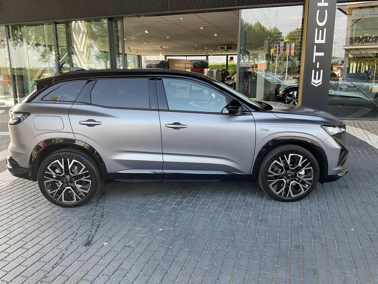 Renault Austral 1.2 E-Tech full hybrid 200 iconic esprit Alpine / Demo Hillegom / pack vision / pack light & sound / pack around view camera / 4CONTROL /