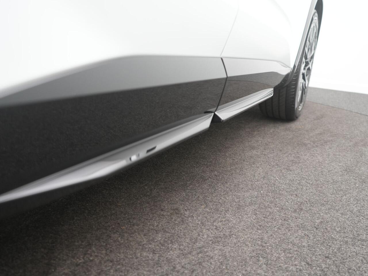 Renault Austral E-Tech Full Hybrid 200 Iconic Esprit Alpine - RIJKLAARPRIJS - Matwit metallic - Adaptive Cruise Control - 360 Graden Camera - Harman Kardon Audio - Panoramadak