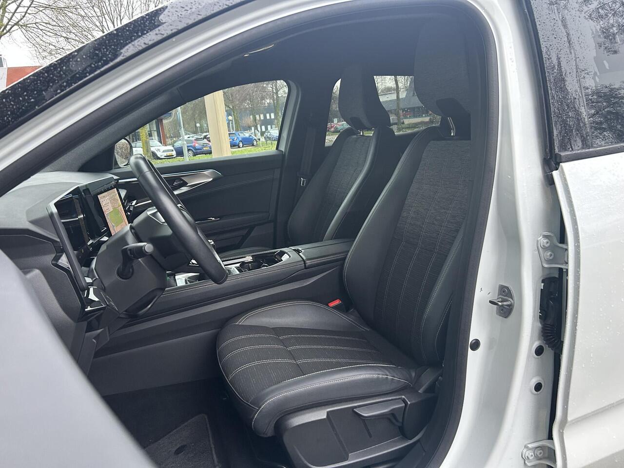 Renault Austral mild hybrid 130PK Techno / 360 Graden Camera / All Season Banden / Apple Carplay & Android Auto / 19'' Lichtmetalen Velgen / Dode Hoek Detectie / Climate Control / Navigatie /