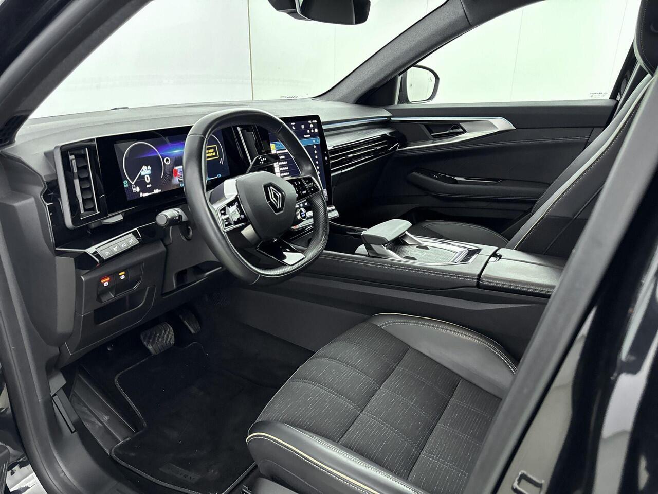 Renault Austral 1.2 E-Tech full hybrid 200Pk iconic | Google Navigatie | Ambiance Verlichting | Stoelverwarming & Stuurverwarming | Parkeersensoren & 360 Camera | 20 Inch Lichtmetalen Velgen | All Season Banden |