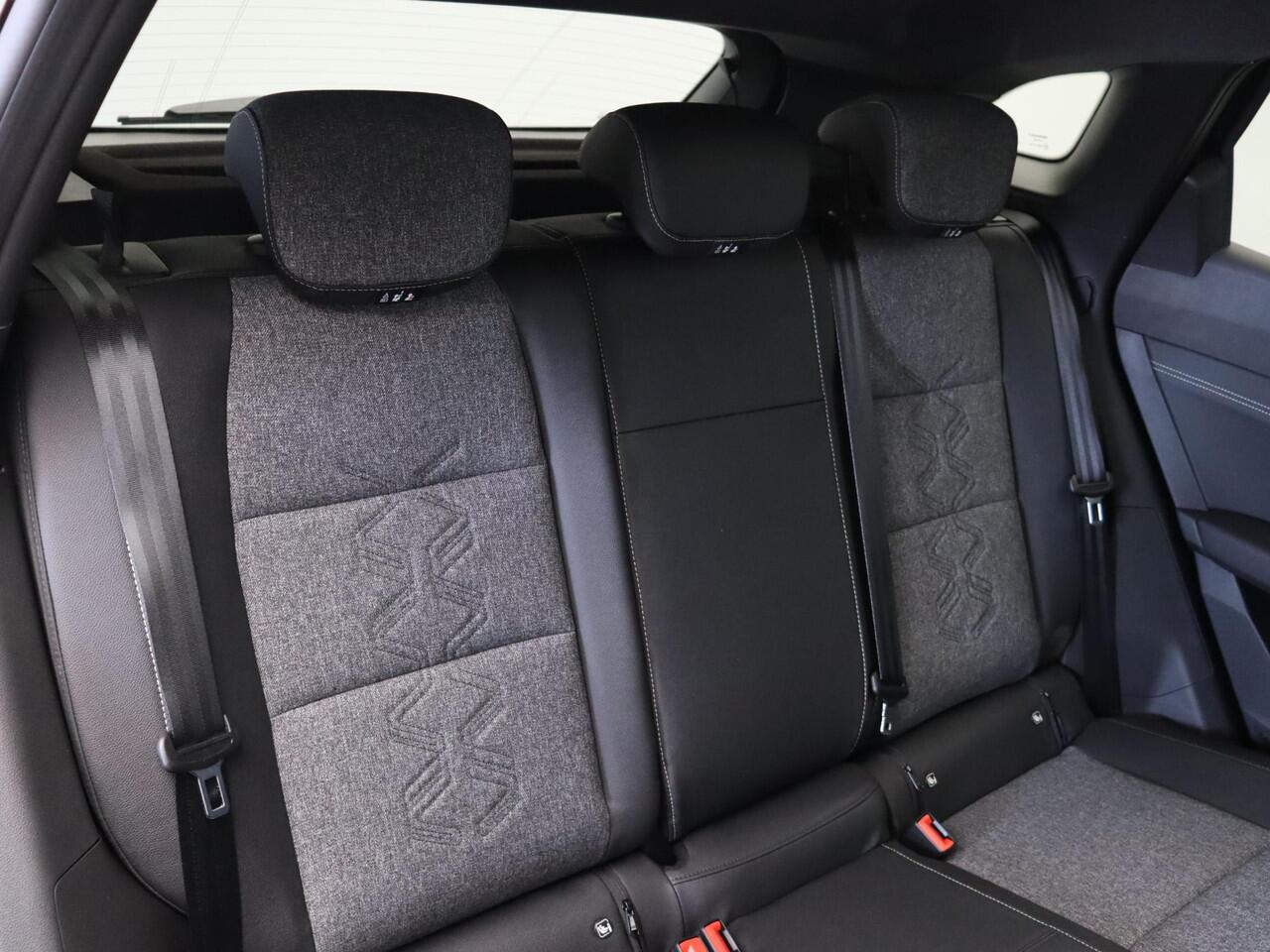 Renault Austral E-Tech full hybrid 200pk techno | TREKHAAK | 20" lichtmetalen velgen 'Effie'| Vierseizoenbanden | Achteruiterijcamera |