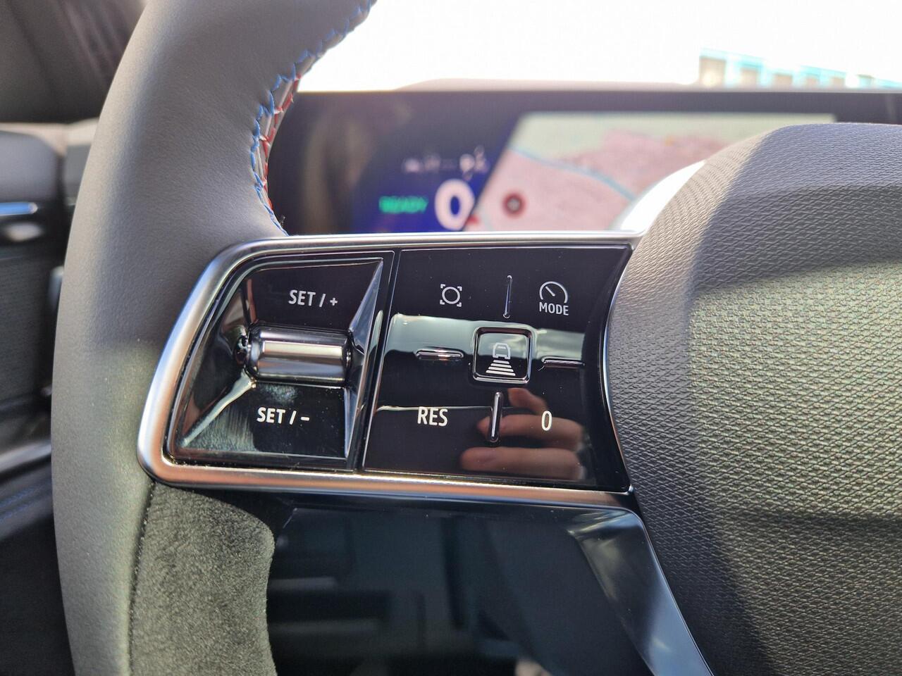 Renault Austral E-Tech full hybrid 200 iconic esprit Alpine / Harman Kardon Audio / Elektrische Stoelen met Geheugen / Panoramdak / Head-up Display / Elektrische Achterklep / Stoel & Stuurverwarming / Voorruitverwarming / 360 Graden Camera / Google Navigatie /