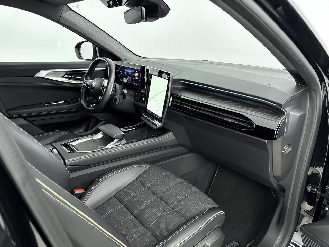 Renault Austral 1.2 E-Tech full hybrid 200Pk iconic | Google Navigatie | Ambiance Verlichting | Stoelverwarming & Stuurverwarming | Parkeersensoren & 360 Camera | 20 Inch Lichtmetalen Velgen | All Season Banden |