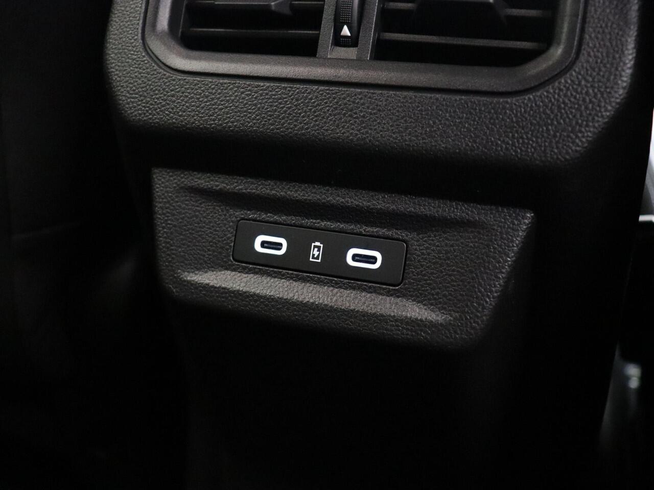 Renault Austral E-Tech full hybrid 200pk techno | TREKHAAK | 20" lichtmetalen velgen 'Effie'| Vierseizoenbanden | Achteruiterijcamera |