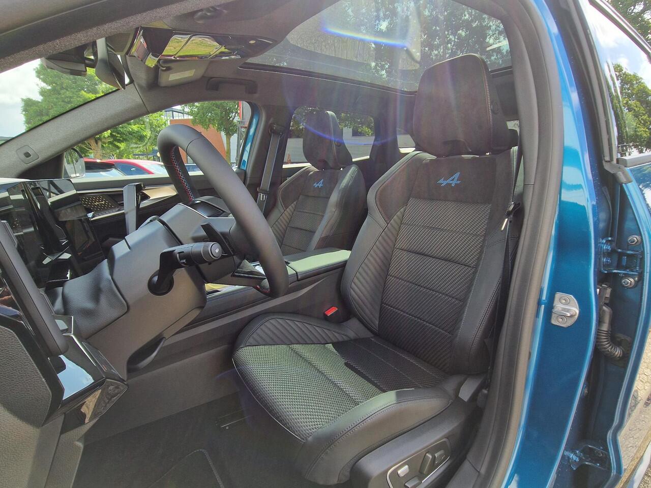 Renault Austral E-Tech full hybrid 200 iconic esprit Alpine / Harman Kardon Audio / Elektrische Stoelen met Geheugen / Panoramdak / Head-up Display / Elektrische Achterklep / Stoel & Stuurverwarming / Voorruitverwarming / 360 Graden Camera / Google Navigatie /