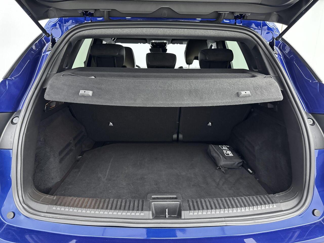 Renault Austral 1.2 E-Tech full hybrid 200Pk techno esprit Alpine | Google Navigatie | Apple & Android Carplay | Parkeersensoren Voor & Achter | Camera | Elektrisch Verstelbare Voorstoelen | Stoel & Stuurverwarming | Climate Control | Privacy Glass | Adaptieve Cruise Con