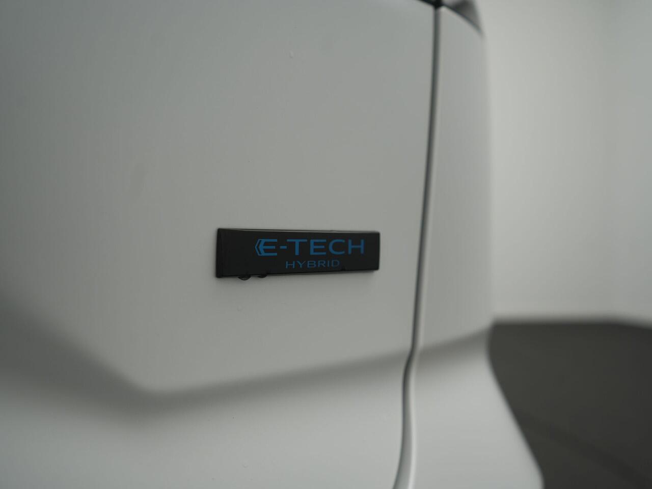 Renault Austral E-Tech Full Hybrid 200 Iconic Esprit Alpine - RIJKLAARPRIJS - Matwit metallic - Adaptive Cruise Control - 360 Graden Camera - Harman Kardon Audio - Panoramadak