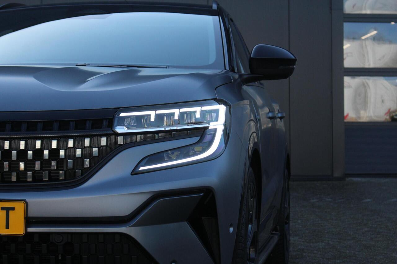 Renault Austral 1.2 E-Tech Hybrid 200Pk Iconic Esprit Alpine | Google Navigatie | Draadloze Carplay | 4-Control | Head-up | Harman Kardon Geluidsysteem | Matrix Led Koplampen | Stoel & Stuurverwarming | Sidesteps | Carbon Pack |