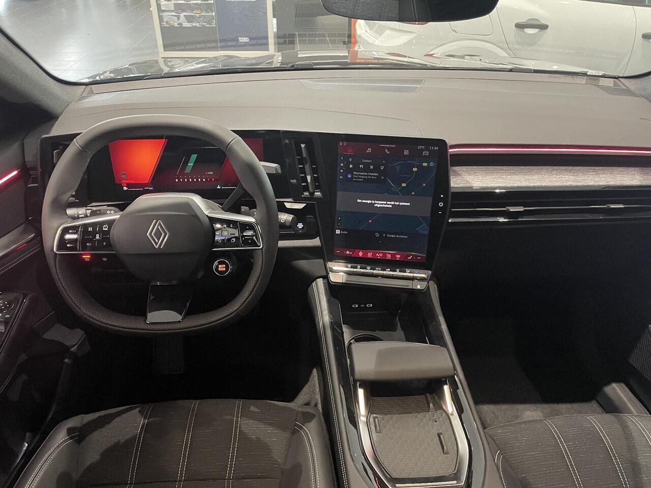 Renault Austral 1.2 mild hybrid 160 X-tronic / Aanhangwagen geremd 1800KG / Panoramadak / Direct leverbaar /