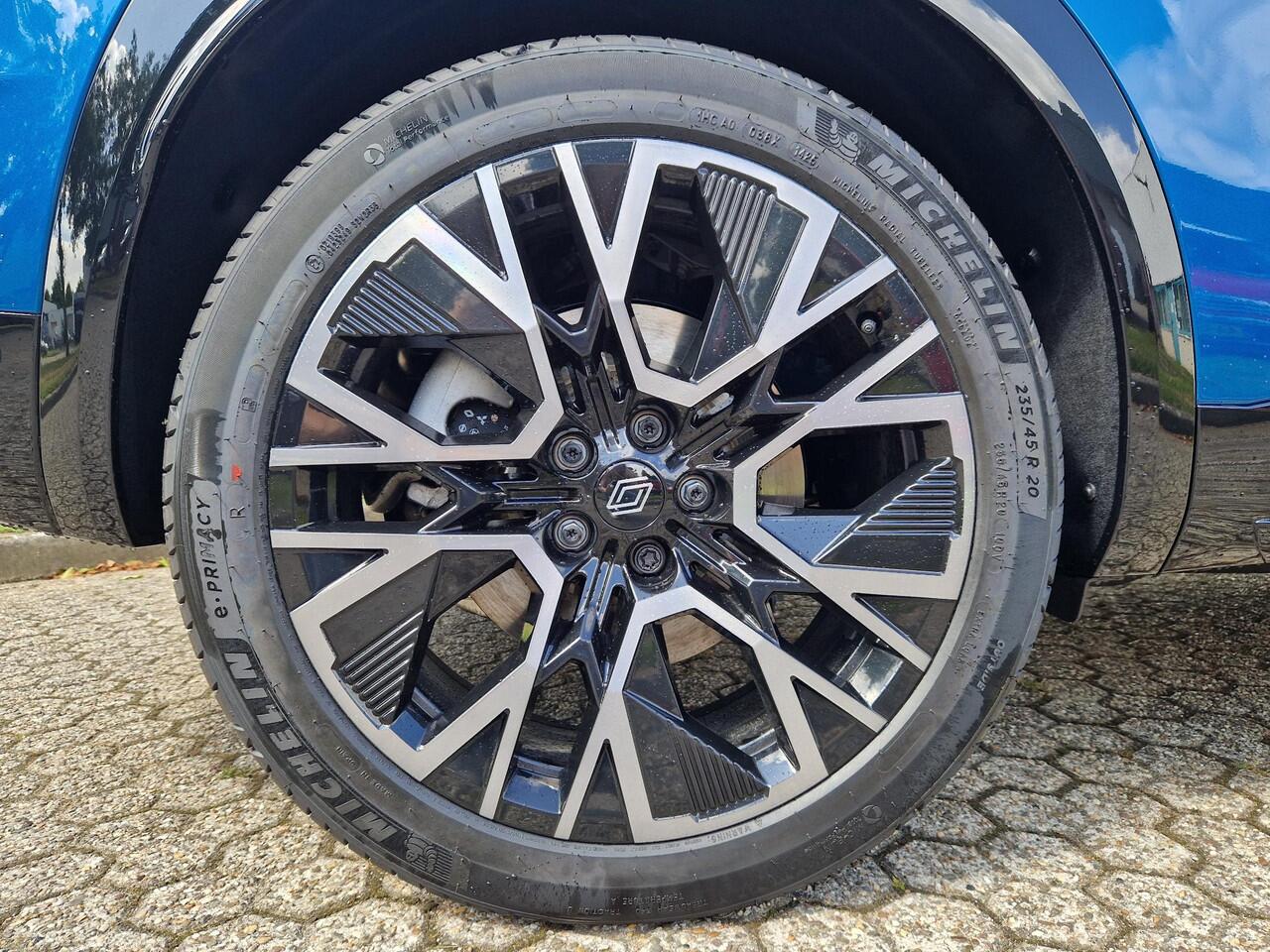 Renault Austral E-Tech full hybrid 200 iconic esprit Alpine / Harman Kardon Audio / Elektrische Stoelen met Geheugen / Panoramdak / Head-up Display / Elektrische Achterklep / Stoel & Stuurverwarming / Voorruitverwarming / 360 Graden Camera / Google Navigatie /